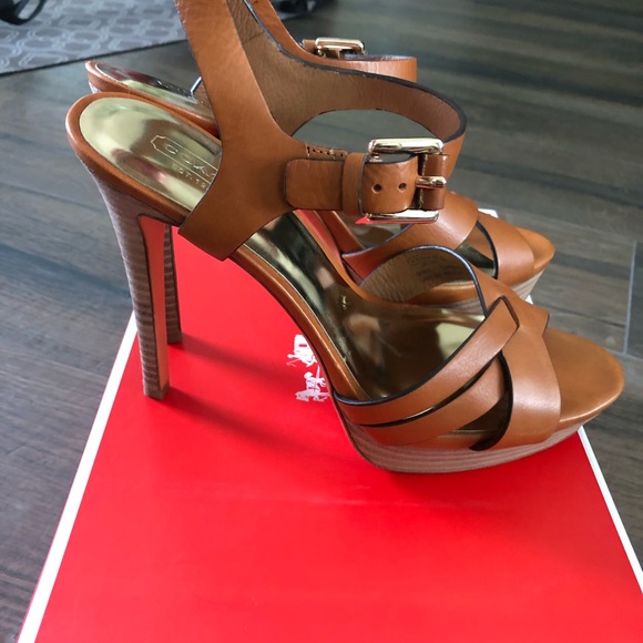 ✨SOLD‼️Like New In the box-Coach High Heel Sandals size 9 - Picture 2 of 4